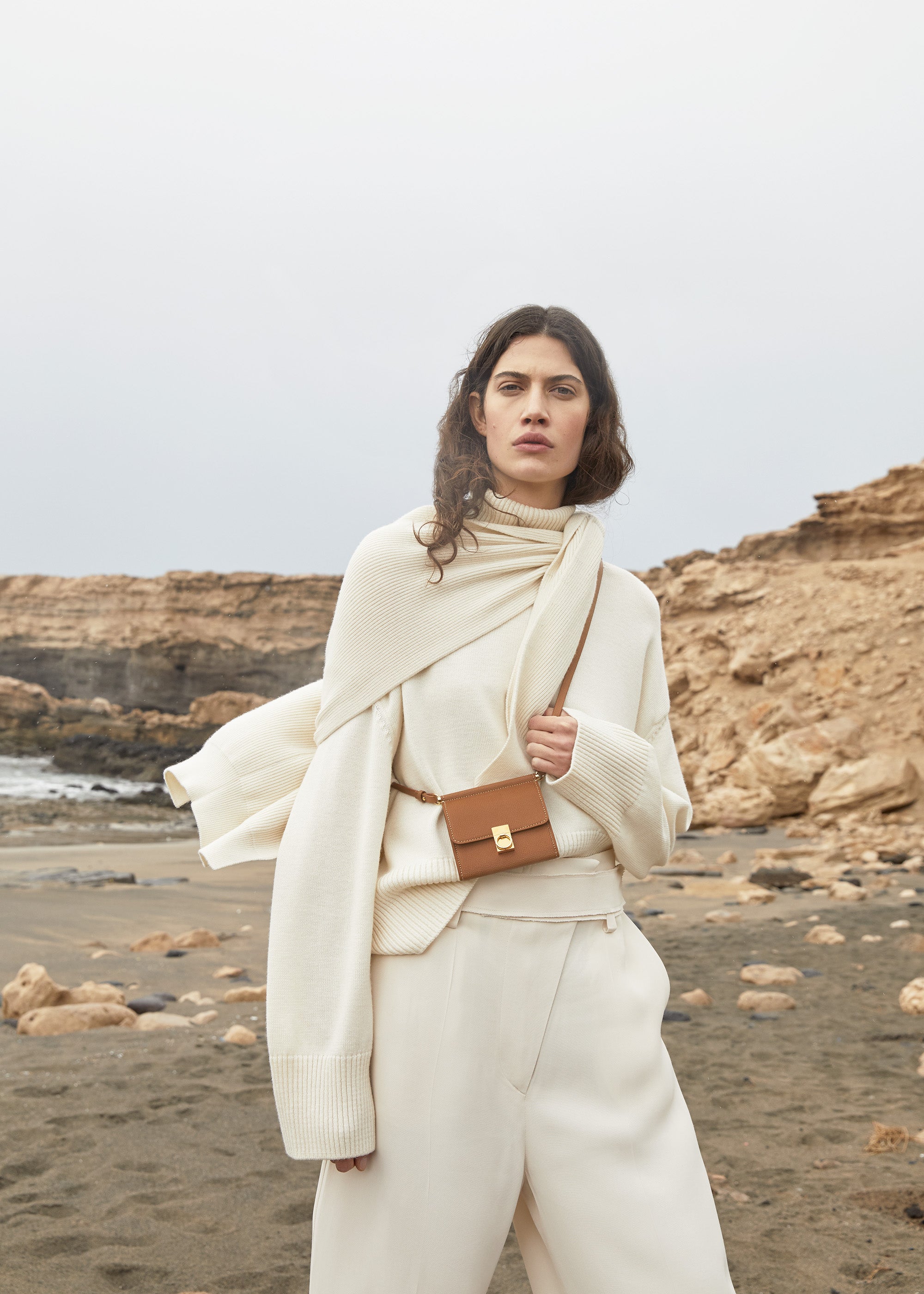 Numéro Sept Crossbody Wallet - Textured Camel